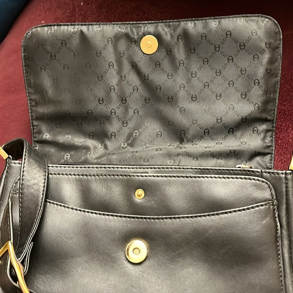 Etienne Aigner Black Leather Crossbody Bag - Picture 5 of 8